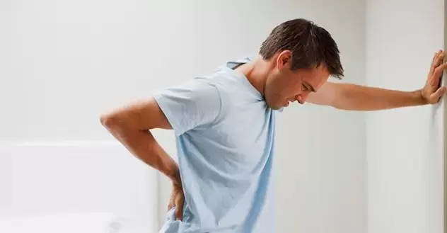 Pijn in het lumbosacrale gebied bij een man is een teken van chronische prostatitis