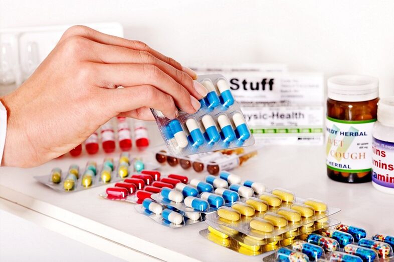Een arts moet medicijnen voorschrijven voor de behandeling van prostatitis