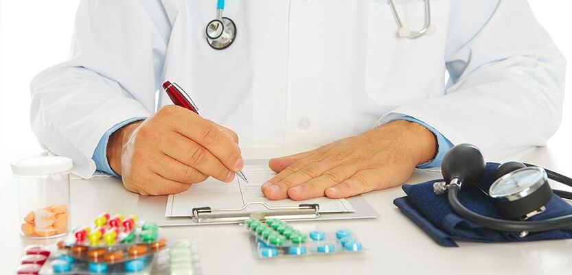 arts schrijft medicijnen voor prostatitis voor