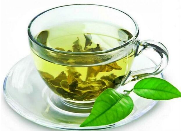 Groene thee is een gezonde drank voor mannen, rijk aan vitamines